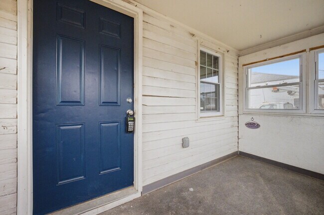 Building Photo - GORGEOUSLY REMODELED 2 BED HOUSE FOR RENT IN HAMPTON!