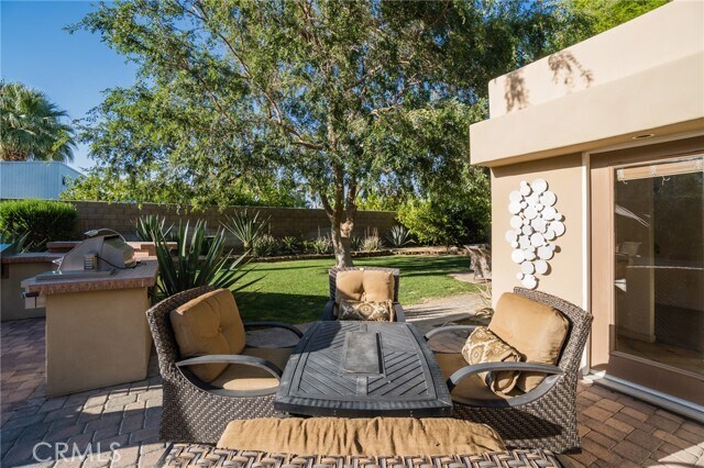 Building Photo - 576 E Desert Holly Cir