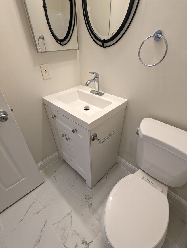 Building Photo - Renovated Townhouse in Frederick ready for...