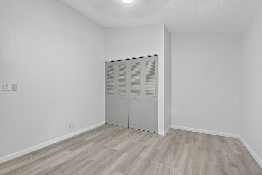 Building Photo - 22576 Vistawood Way