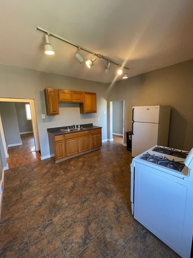 Building Photo - Single Family House in Mt Washington Avail...