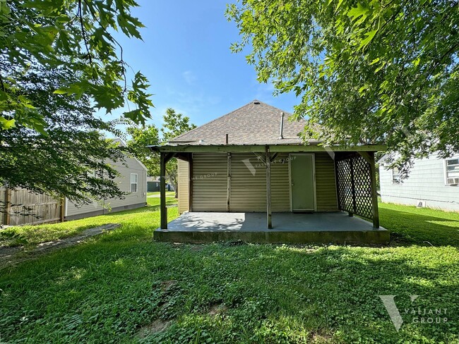 Building Photo - Cozy 2 Bedroom, 1 Bathroom Home in West Sp...