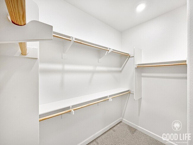 Building Photo - Stunning 3B/3BA Townhome in Oceanside!