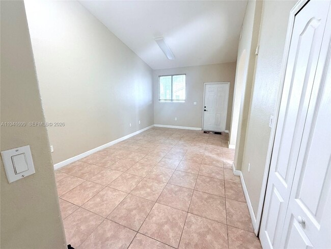 Building Photo - 1656 SE 29th Ct