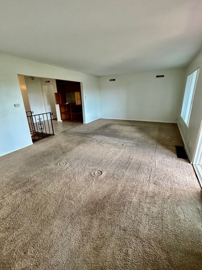 Building Photo - 4 Bedroom 3 bath Home In Rolando Village