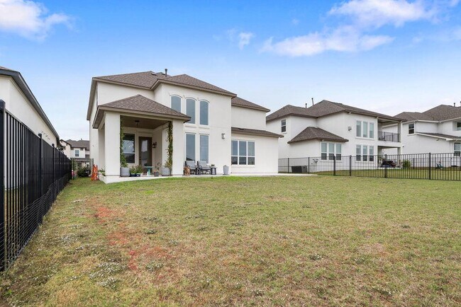 Building Photo - 920 Villa Rialto View