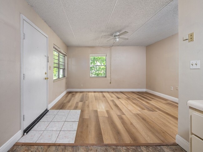 Building Photo - 5221 Bayshore Blvd