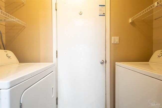 Building Photo - 2060 Cambridge Cir