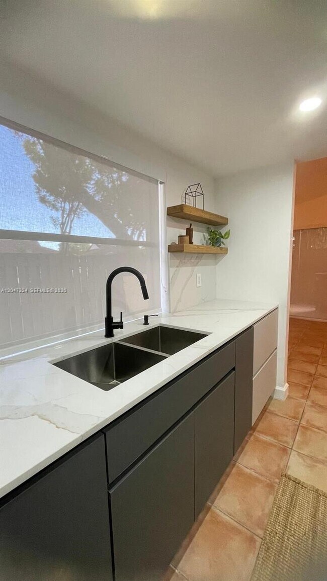 Building Photo - 15210 SW 48th Terrace