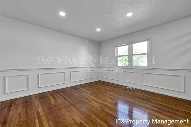 Building Photo - 907 Higbee Dr N