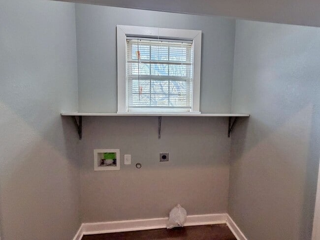 Building Photo - Renovated 2 bedroom Duplex NOW AVAILABLE!! ~ Minutes from midtown/downtown Memphis