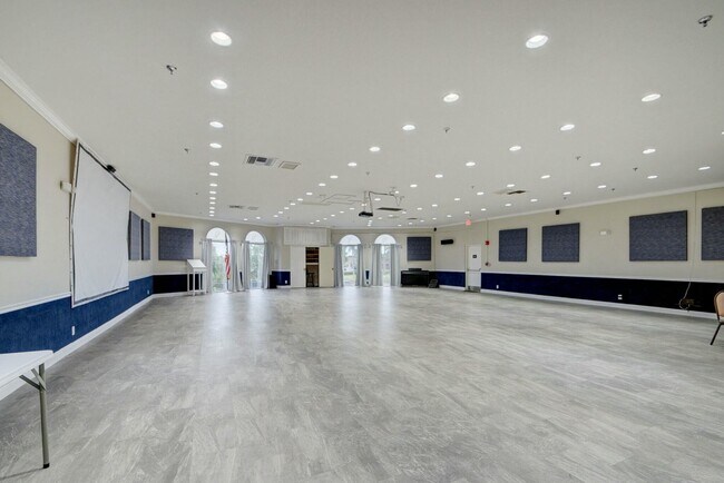 Building Photo - 3810 Via Poinciana