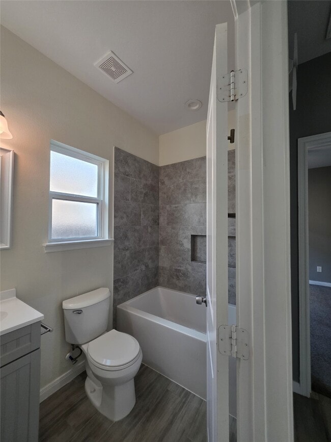 Building Photo - 825 Omeara
