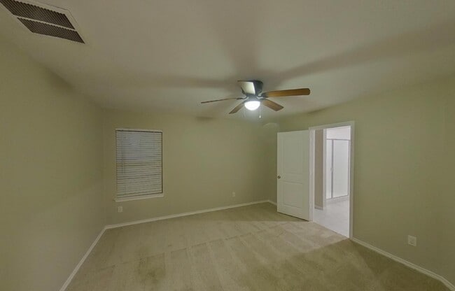 Building Photo - MOVE IN READY