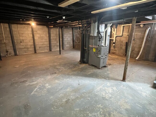 Building Photo - 2538 4th Ave