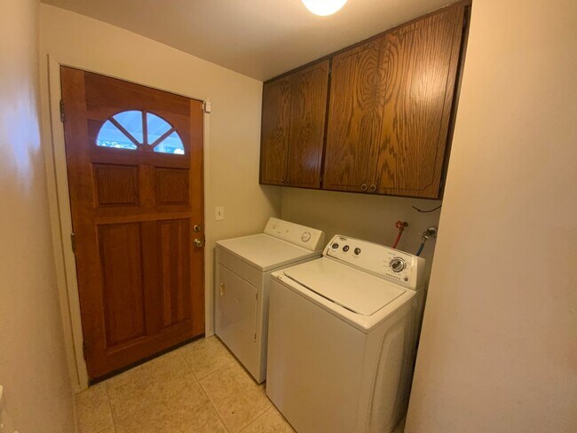 Building Photo - Spacious 4-bedroom Home in Lakewood!