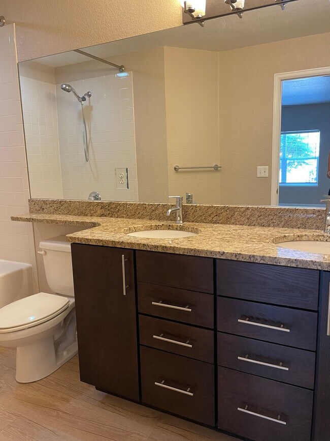 Building Photo - 5225 White Willow Dr