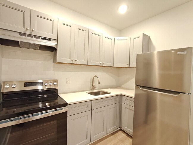 Primary Photo - 2862 N Stillman St