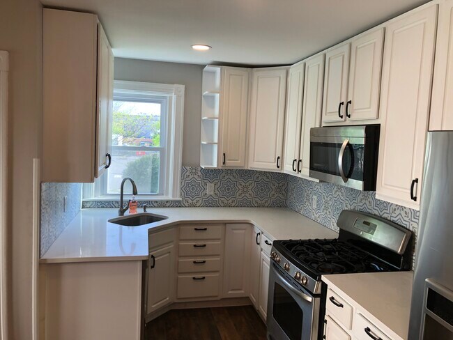 Primary Photo - 117 W High St