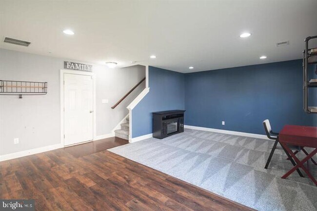 Building Photo - 27127 Hickory Ln