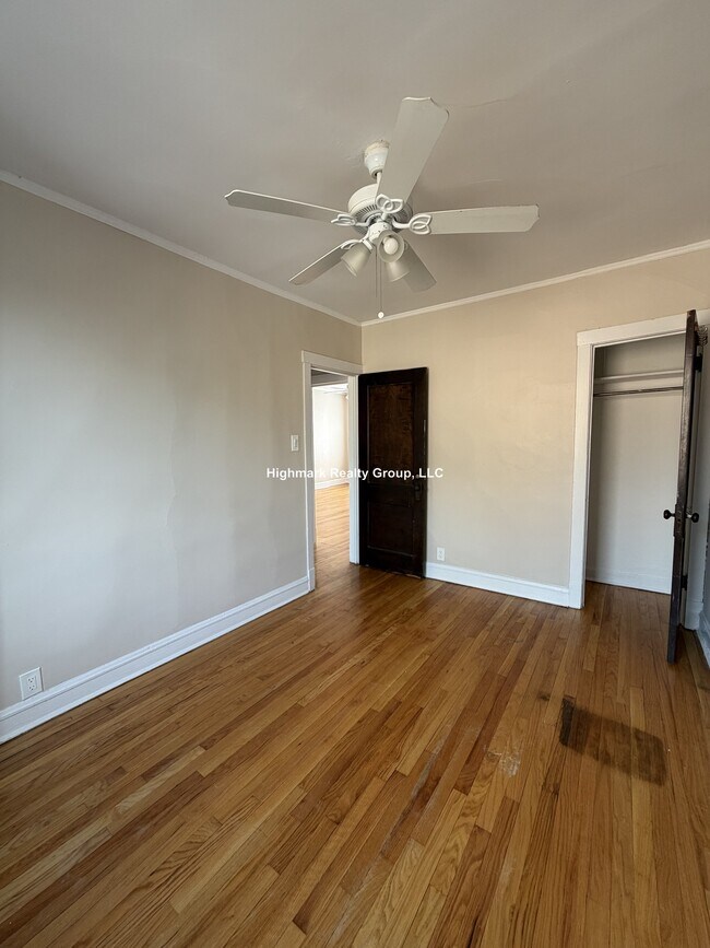 Building Photo - 2344 W Touhy Ave