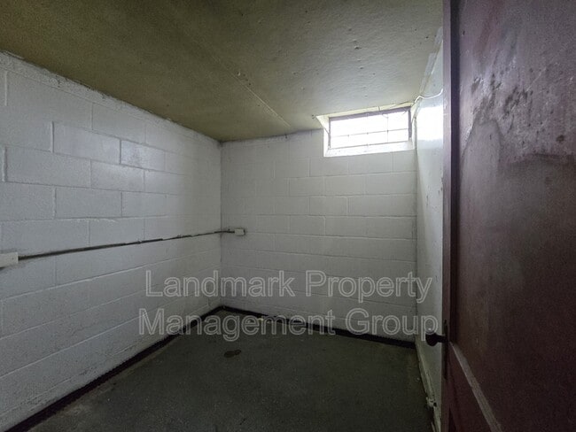 Building Photo - 15205 Maplewood Ave