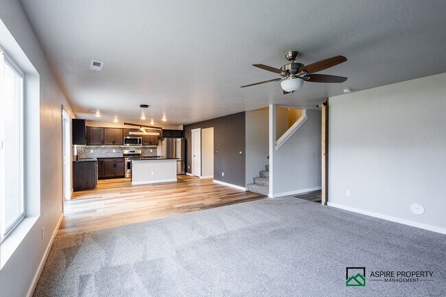 Building Photo - Upgraded 4 bed 3 bath home