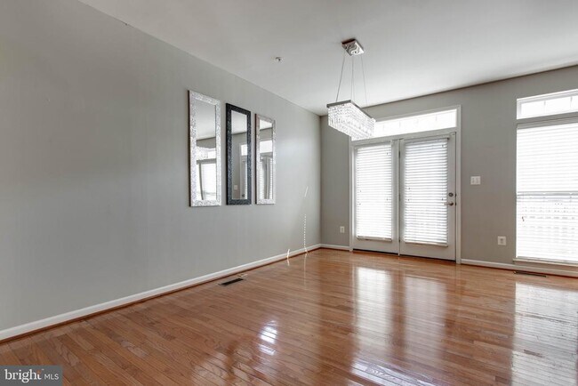 Building Photo - 1739 Theale Way