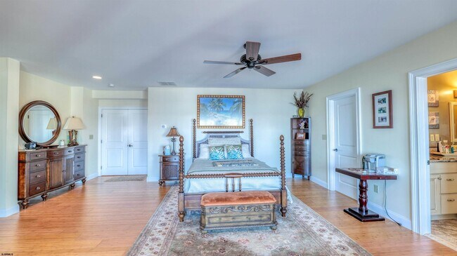 Building Photo - 909 N Cambridge Ave