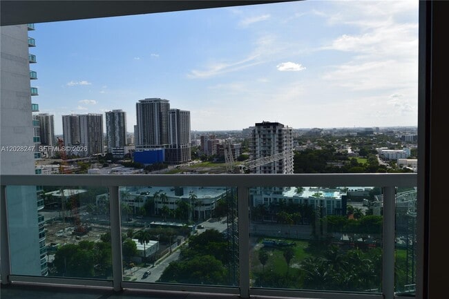Building Photo - 1800 N Bayshore Dr