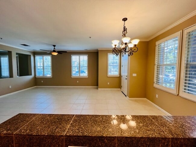 Building Photo - Beautiful 3BD/3BA, Two-Story Corner Unit C...