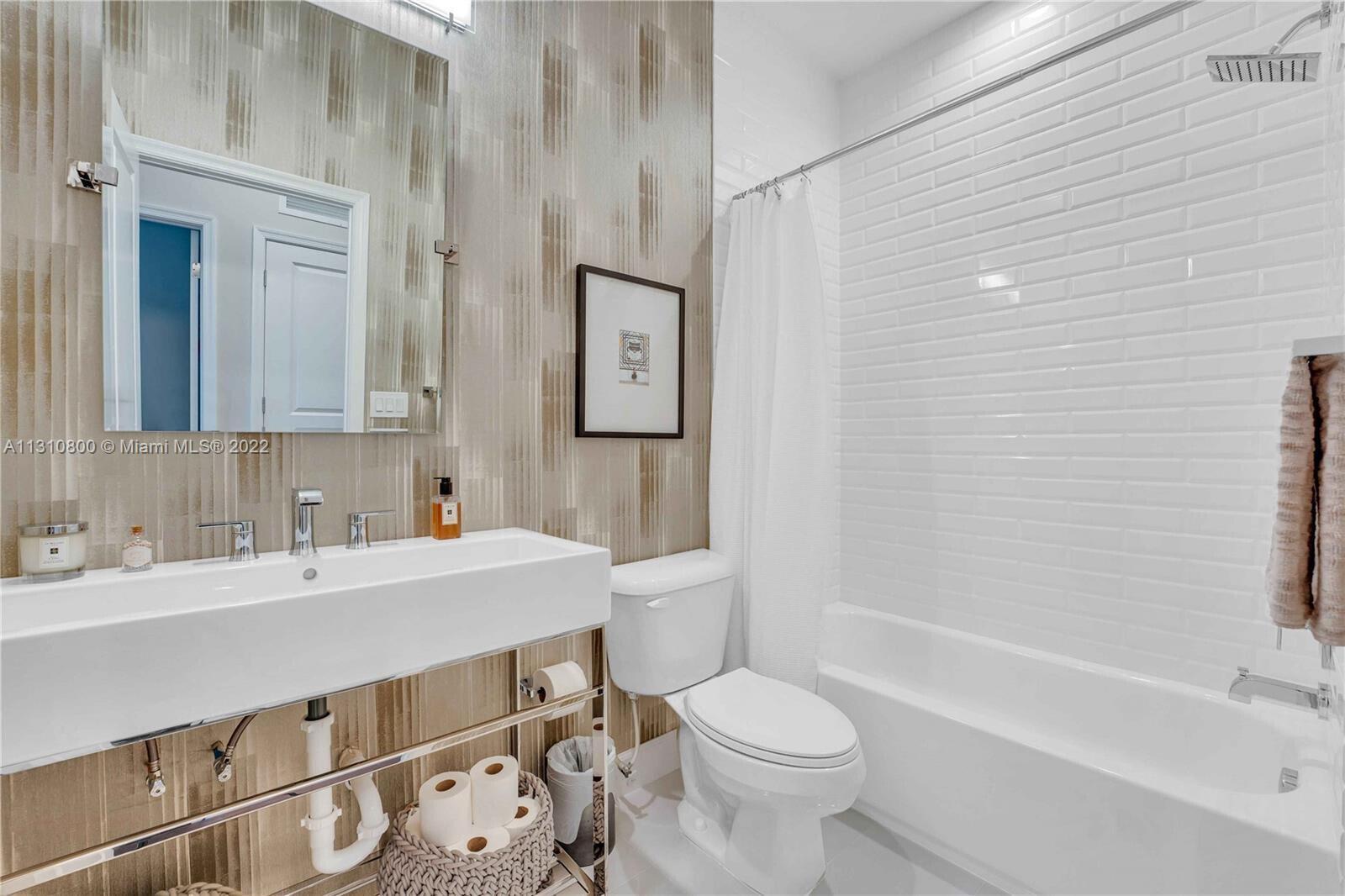 Building Photo - 2957 St Thomas Dr