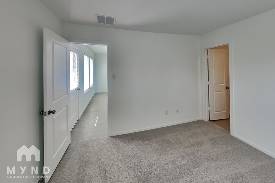 Building Photo - 914 Lago Laceno Ln