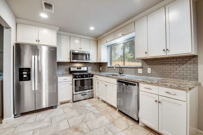 Building Photo - 2207 Spanish Trail