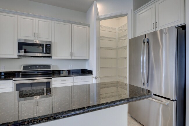 Building Photo - 12762 Fairington Way