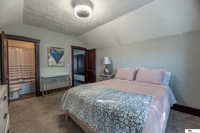 Building Photo - 3736 Decatur St