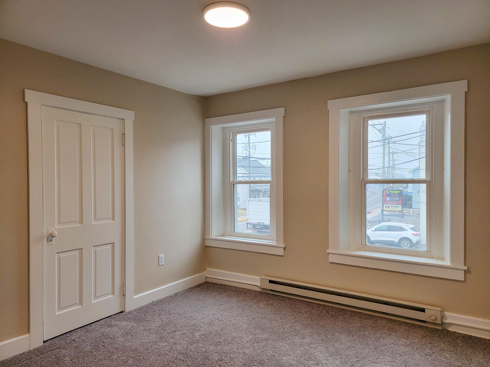 Building Photo - 317 W Main St