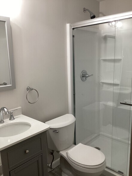 Building Photo - 296 Lynn St