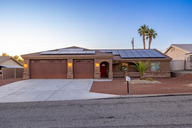 Building Photo - 3161 Newport Dr
