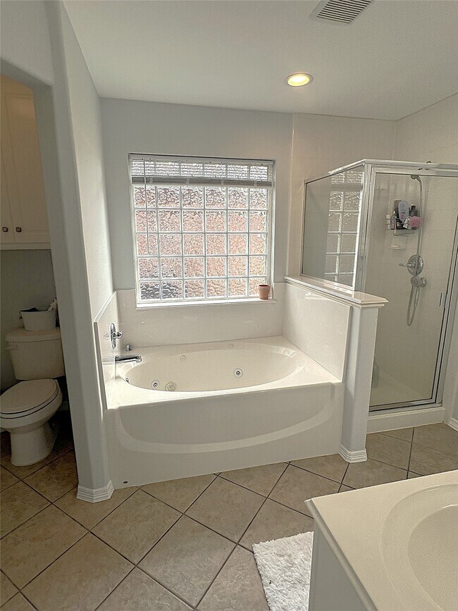 Building Photo - 8426 Hunters Village Dr