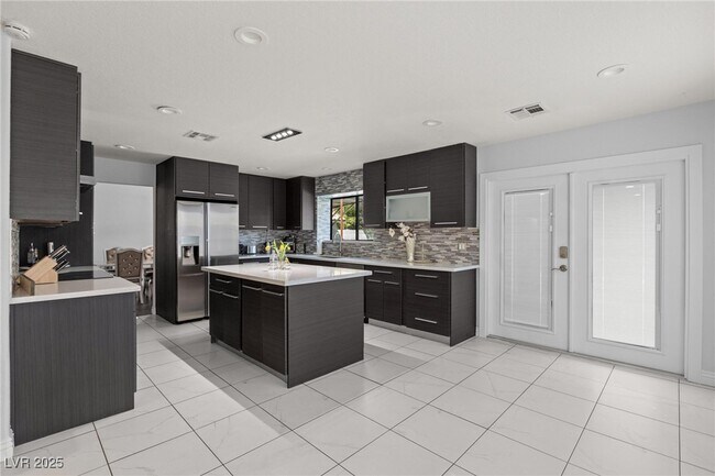 Building Photo - 2932 Whalers Cove Cir