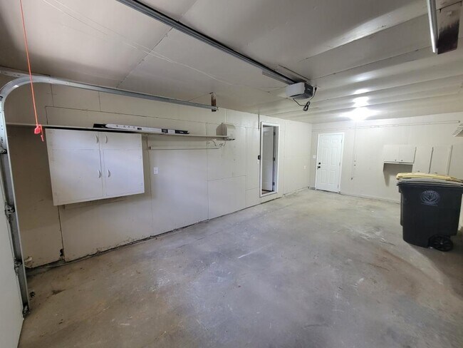 Building Photo - 7721 Diane Dr