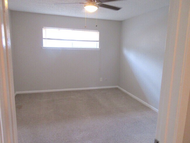 Building Photo - Spring Branch Condo  ALL BILLS PAID!