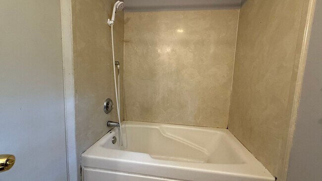 Building Photo - Charming 3-Bedroom Home in the Heart of Ri...