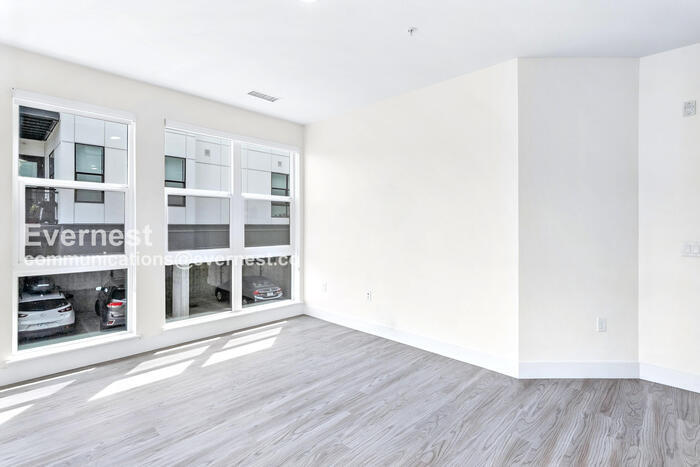 Building Photo - 3500 S Corona St