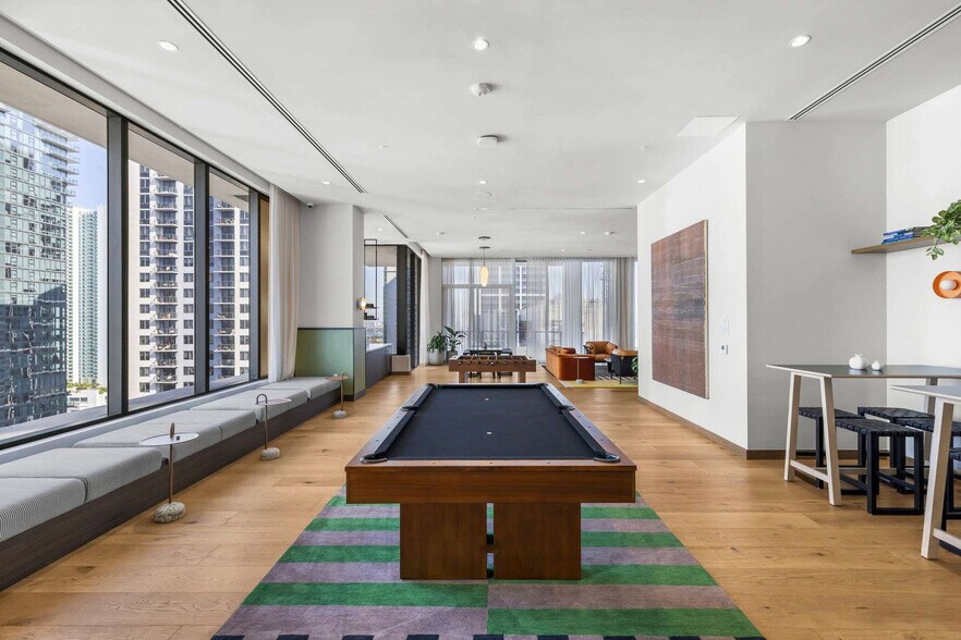 Building Photo - 11 NE 6th St