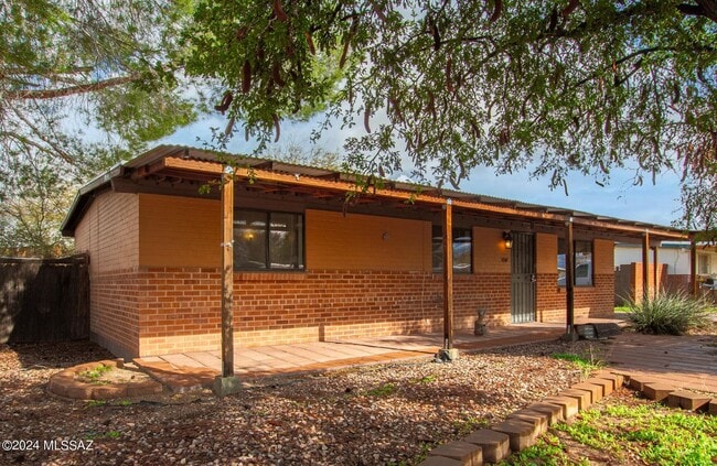 Building Photo - Charming Remodeled 3 Bedroom Brick Home