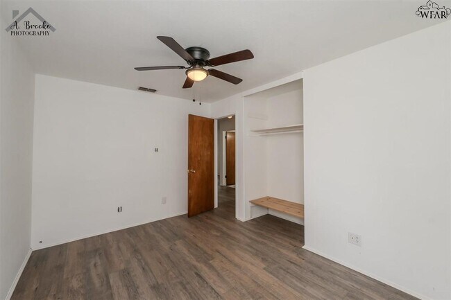 Building Photo - 5017 Kingston Dr