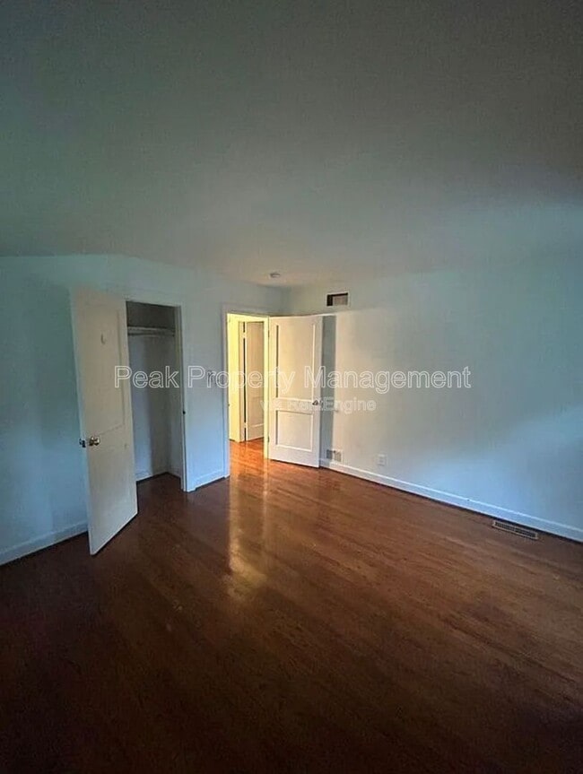 Building Photo - 7501 Tanglewood Rd