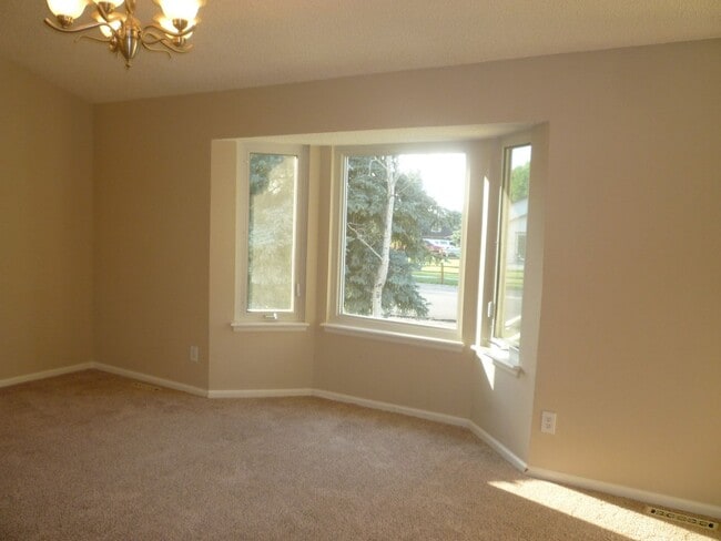 Building Photo - Parker Home in The Pinery!!